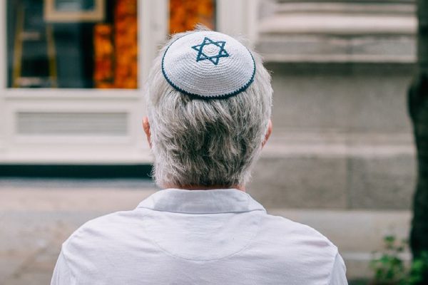 LEADING  GERMAN DICTIONARY CHANGES MEANING OF ‘JEW’